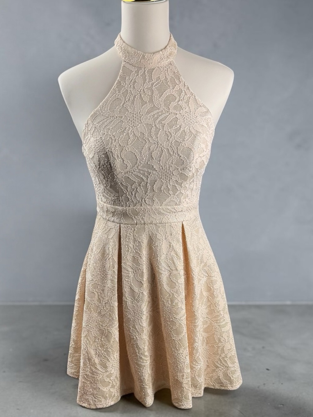 Jodi Kristopher Lace Halter Formal Dress in Peach Blush Cream Size 1